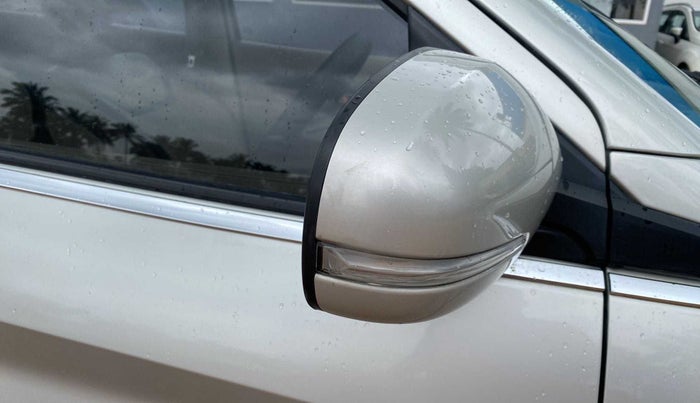 2021 Maruti Ertiga VXI AT SHVS, Petrol, Automatic, 33,525 km, Right rear-view mirror - Indicator light has minor damage