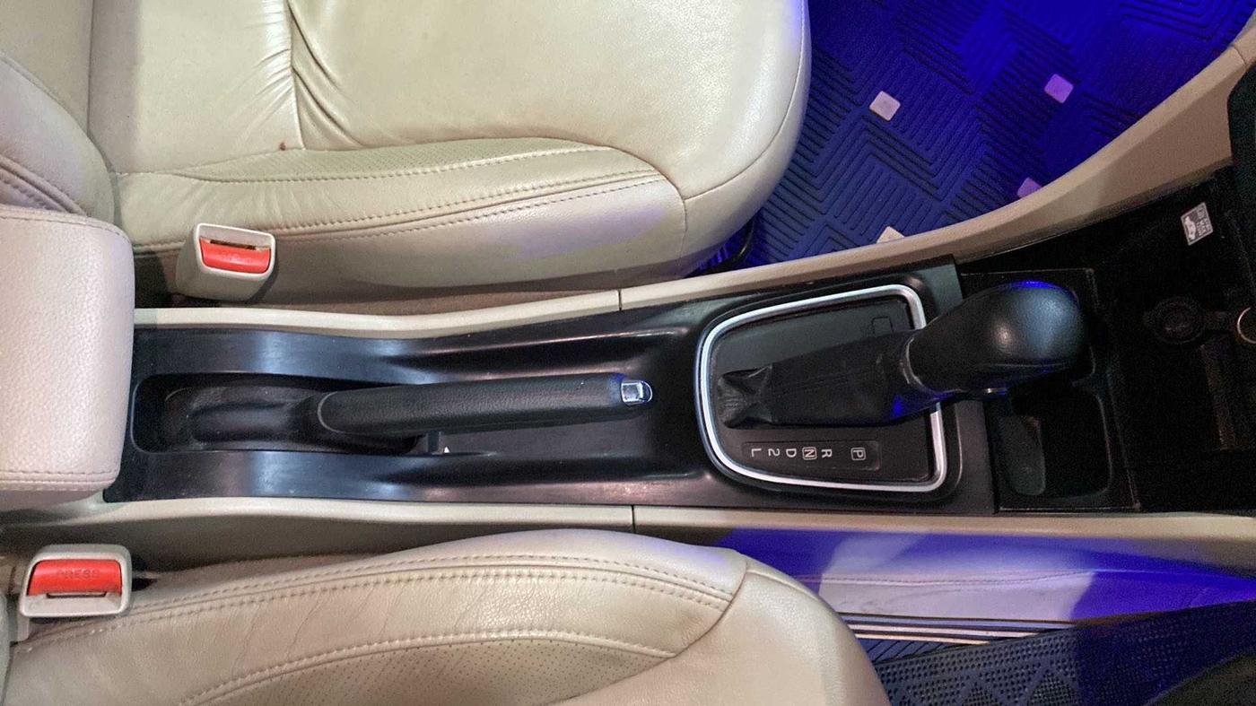 2018 Maruti Ciaz ALPHA  AT 1.5 SHVS PETROL, Petrol, Automatic, 57,363 km, Gear Lever