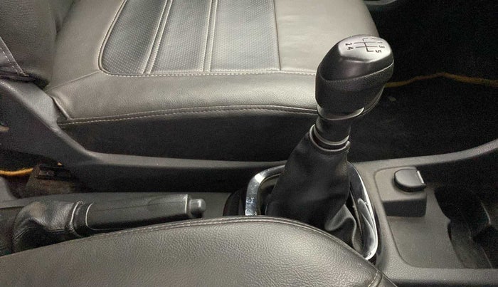 2015 Renault Kwid RXT 0.8, Petrol, Manual, 52,338 km, Gear Lever