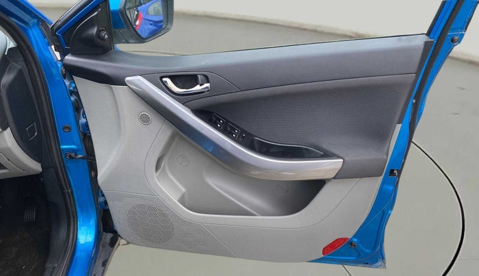 2017 Tata NEXON XZ PLUS DIESEL, Diesel, Manual, 24,342 km, Driver Side Door Panels Control