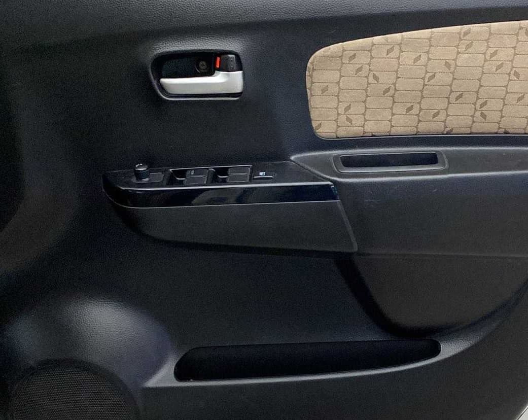 2017 Maruti Wagon R 1.0 VXI, Petrol, Manual, 36,674 km, Driver Side Door Panels Control