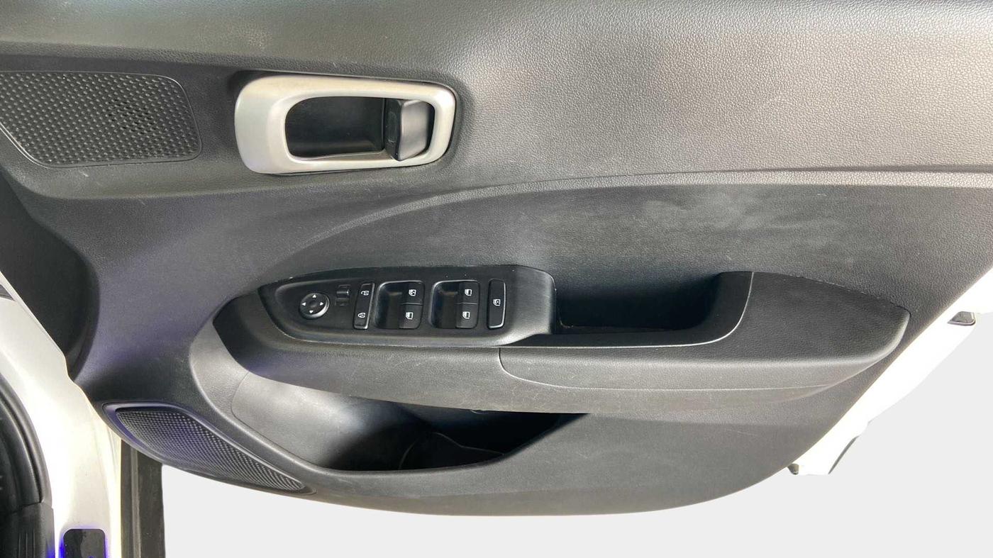 2020 Hyundai VENUE S 1.2, Petrol, Manual, 47,586 km, Driver Side Door Panels Control