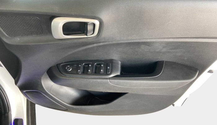 2020 Hyundai VENUE S 1.2, Petrol, Manual, 47,586 km, Driver Side Door Panels Control