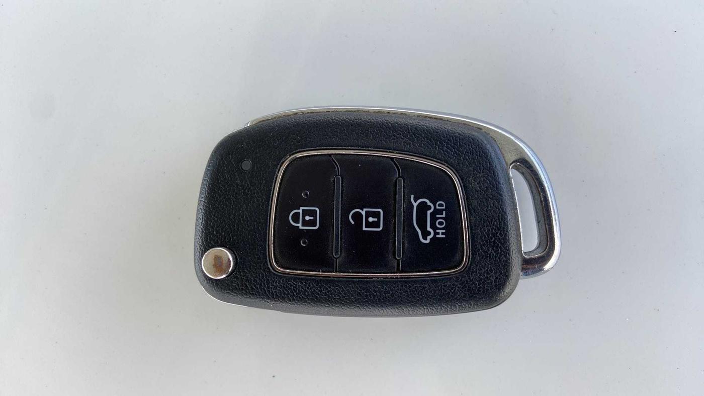 2020 Hyundai VENUE S 1.2, Petrol, Manual, 47,586 km, Key Close Up