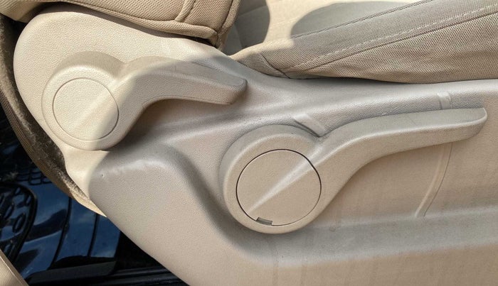 2015 Mahindra XUV500 W6, Diesel, Manual, 98,440 km, Driver Side Adjustment Panel