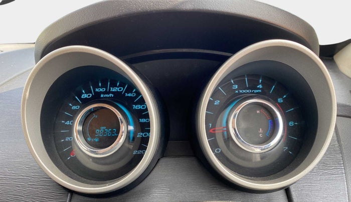 2015 Mahindra XUV500 W6, Diesel, Manual, 98,440 km, Odometer Image