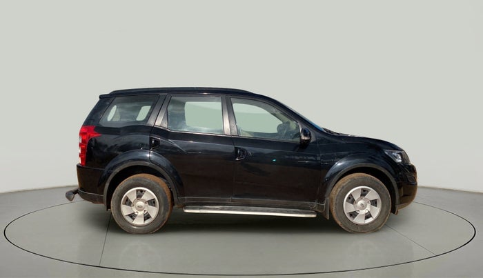 2015 Mahindra XUV500 W6, Diesel, Manual, 98,440 km, Right Side View