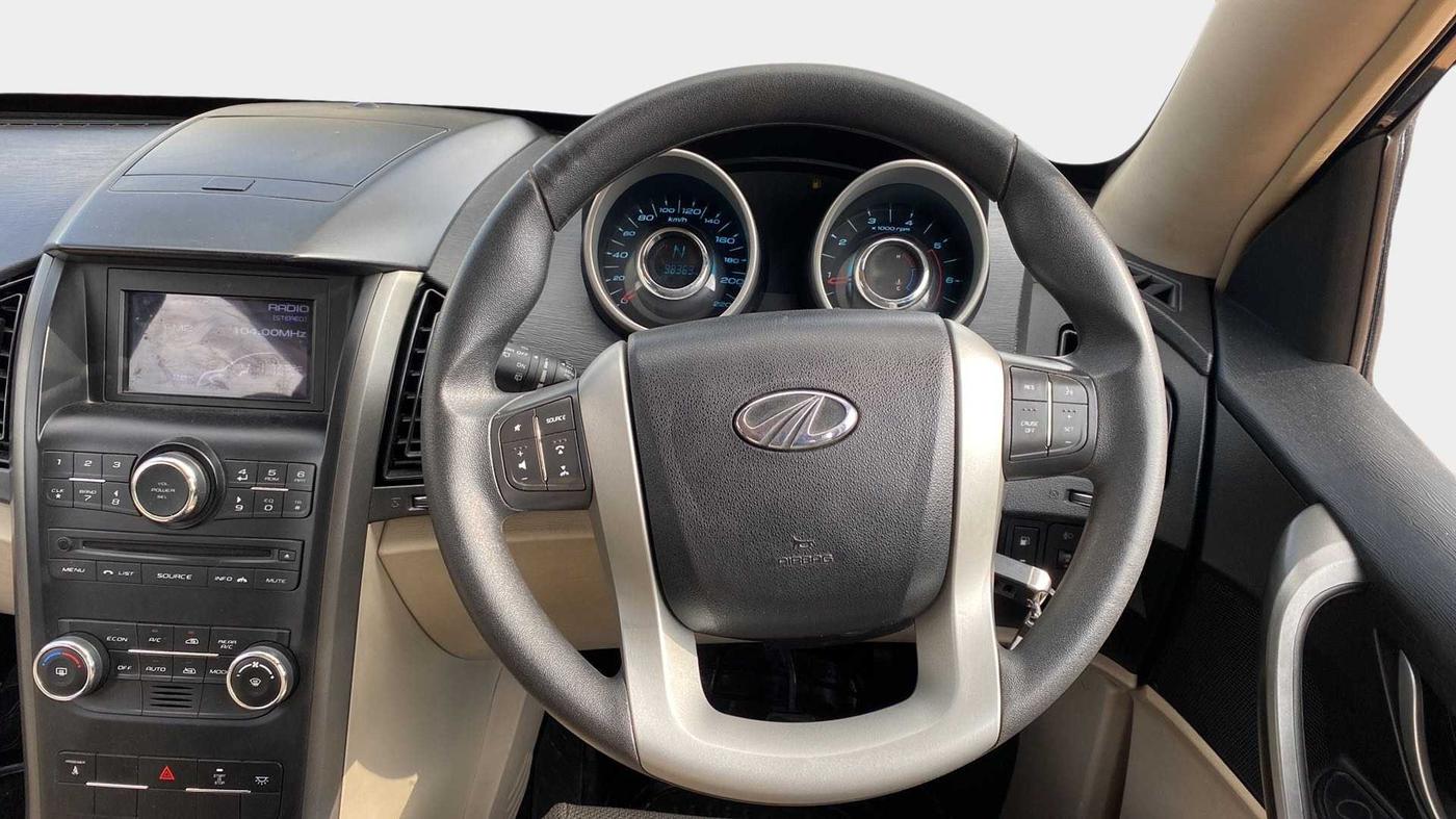2015 Mahindra XUV500 W6, Diesel, Manual, 98,440 km, Steering Wheel Close Up