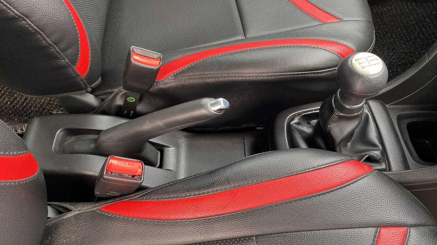 2015 Maruti Swift ZXI, Petrol, Manual, 46,517 km, Gear Lever