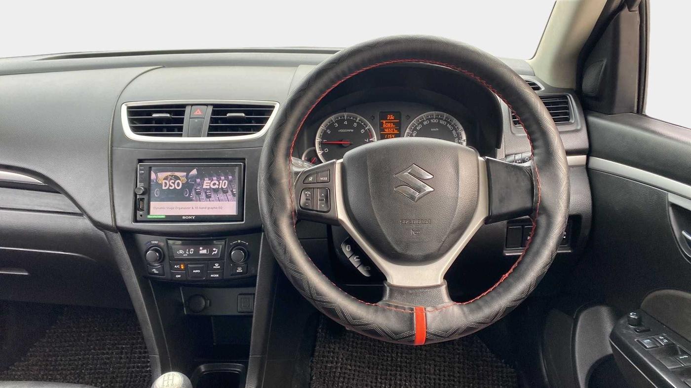 2015 Maruti Swift ZXI, Petrol, Manual, 46,517 km, Steering Wheel Close Up
