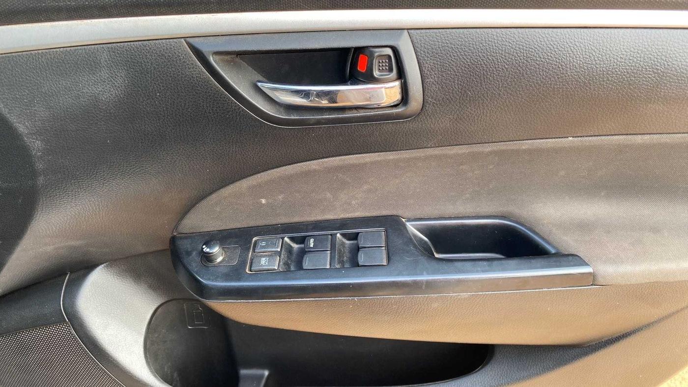 2014 Maruti Swift VXI, Petrol, Manual, 70,744 km, Driver Side Door Panels Control