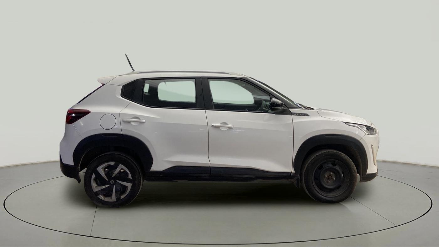 2022 Nissan MAGNITE XL, Petrol, Manual, 15,583 km, Right Side View