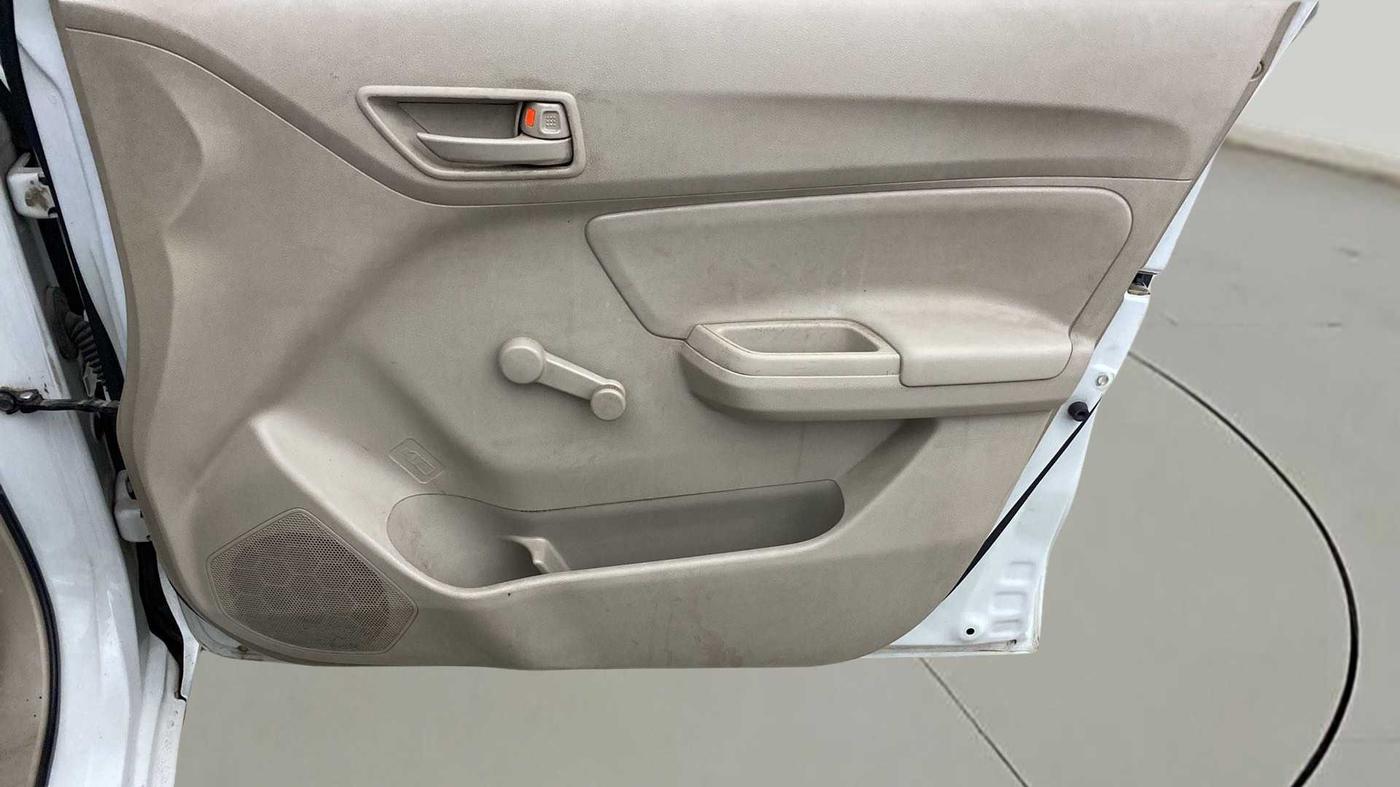 2018 Maruti Dzire LXI, Petrol, Manual, 59,769 km, Driver Side Door Panels Control