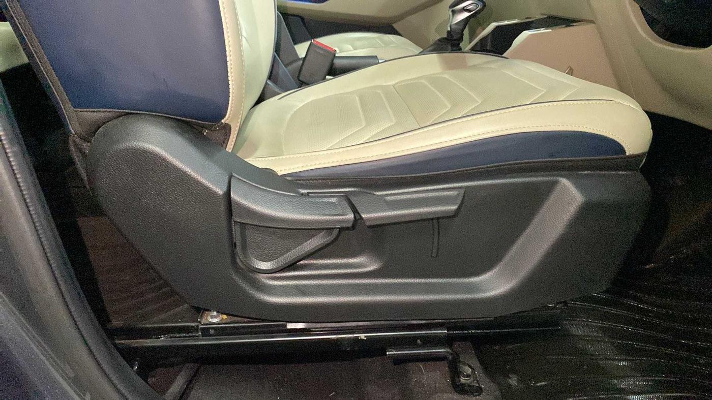 2023 KIA CARENS LUXURY PLUS 1.5 DIESEL AT 7 STR, Diesel, Automatic, 13,662 km, Driver Side Adjustment Panel