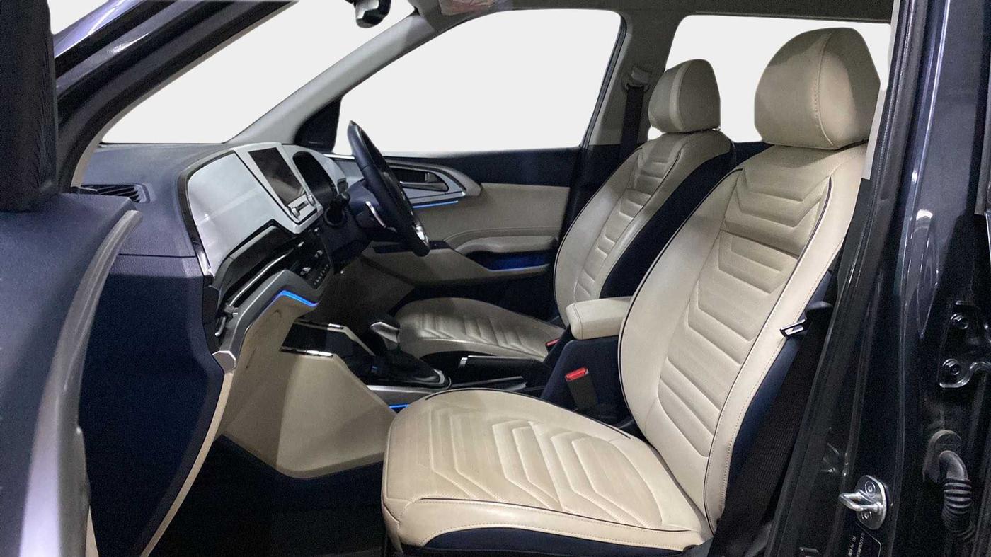 2023 KIA CARENS LUXURY PLUS 1.5 DIESEL AT 7 STR, Diesel, Automatic, 13,662 km, Right Side Front Door Cabin