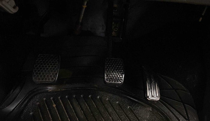 2016 Maruti Alto 800 LXI, Petrol, Manual, 17,816 km, Pedals