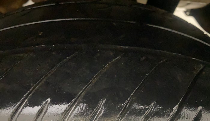 2017 Mahindra Kuv100 K4 6 STR, Petrol, Manual, 91,898 km, Left Rear Tyre Tread