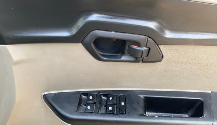 2017 Mahindra Kuv100 K4 6 STR, Petrol, Manual, 91,898 km, Driver Side Door Panels Control