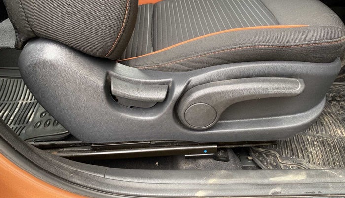 2016 Hyundai i20 Active 1.2 SX, Petrol, Manual, 73,119 km, Driver Side Adjustment Panel