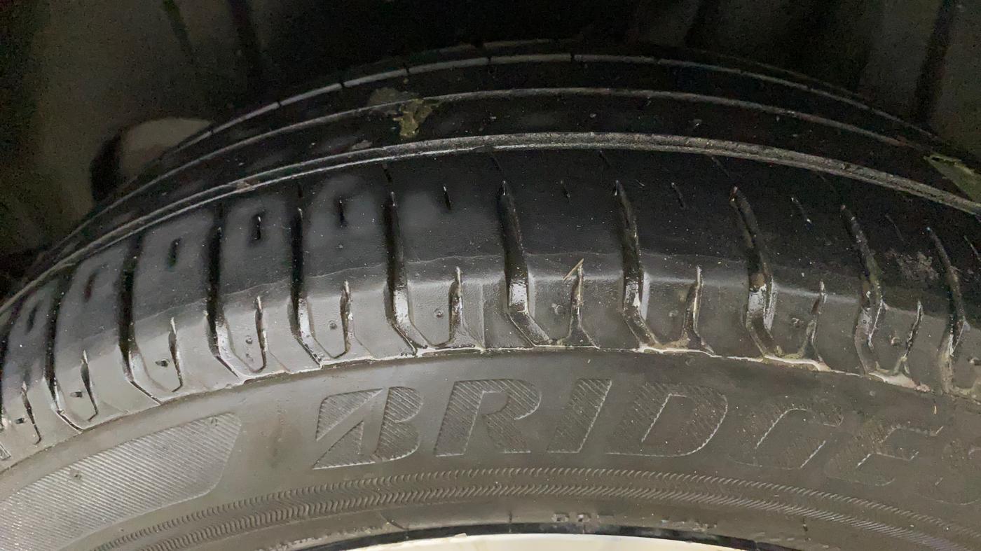 2023 Maruti Ertiga   VXI (O) CNG, CNG, Manual, 73,030 km, Left Rear Tyre Tread