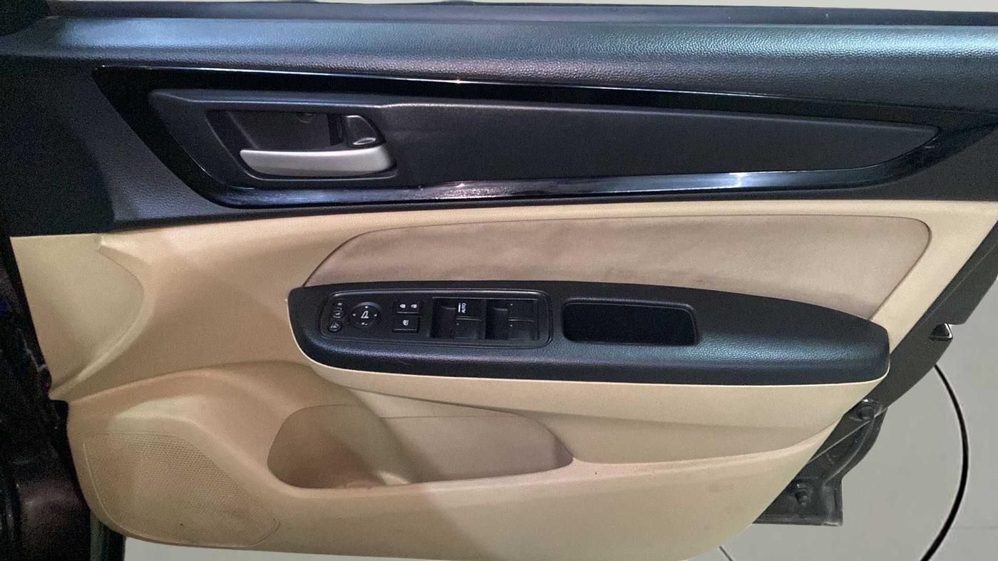 2019 Honda Amaze 1.5L I-DTEC VX CVT, Diesel, Automatic, 44,280 km, Driver Side Door Panels Control