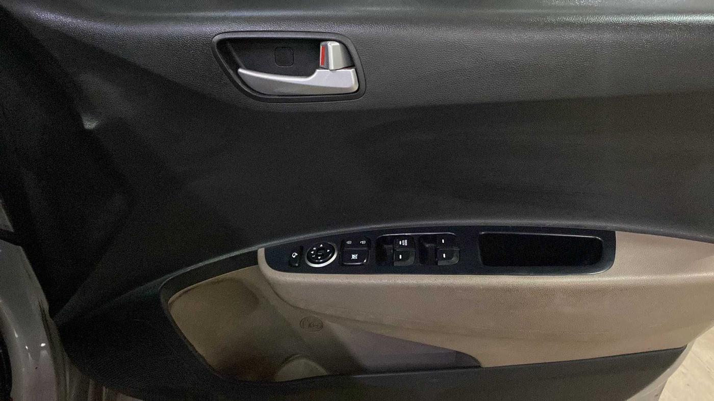 2019 Hyundai Grand i10 SPORTZ 1.2 KAPPA VTVT, Petrol, Manual, 36,823 km, Driver Side Door Panels Control