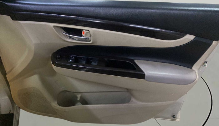 2016 Maruti Ciaz VDI SHVS, Diesel, Manual, 96,990 km, Driver Side Door Panels Control