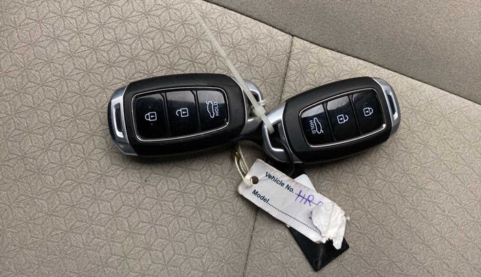 2018 Hyundai Verna 1.6 VTVT SX, Petrol, Manual, 35,965 km, Key Close Up