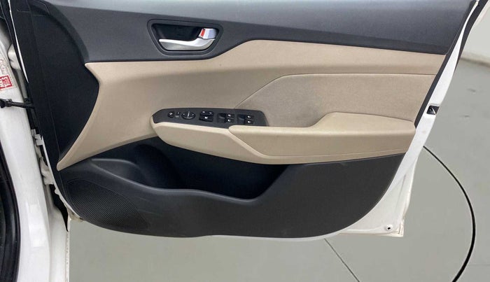 2018 Hyundai Verna 1.6 VTVT SX, Petrol, Manual, 35,965 km, Driver Side Door Panels Control