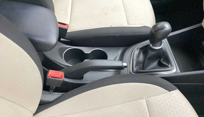 2018 Hyundai Verna 1.6 VTVT SX, Petrol, Manual, 35,965 km, Gear Lever