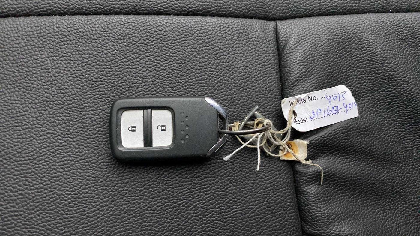 2016 Honda BR-V 1.5L I-VTEC V, Petrol, Manual, 76,418 km, Key Close Up