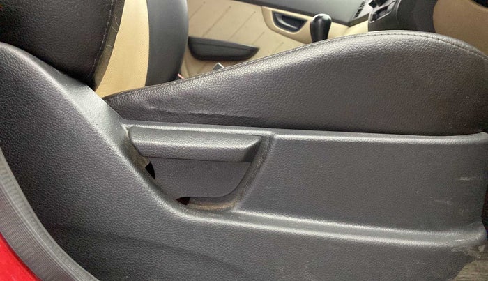 2015 Hyundai Eon D-LITE+, Petrol, Manual, 33,688 km, Driver Side Adjustment Panel