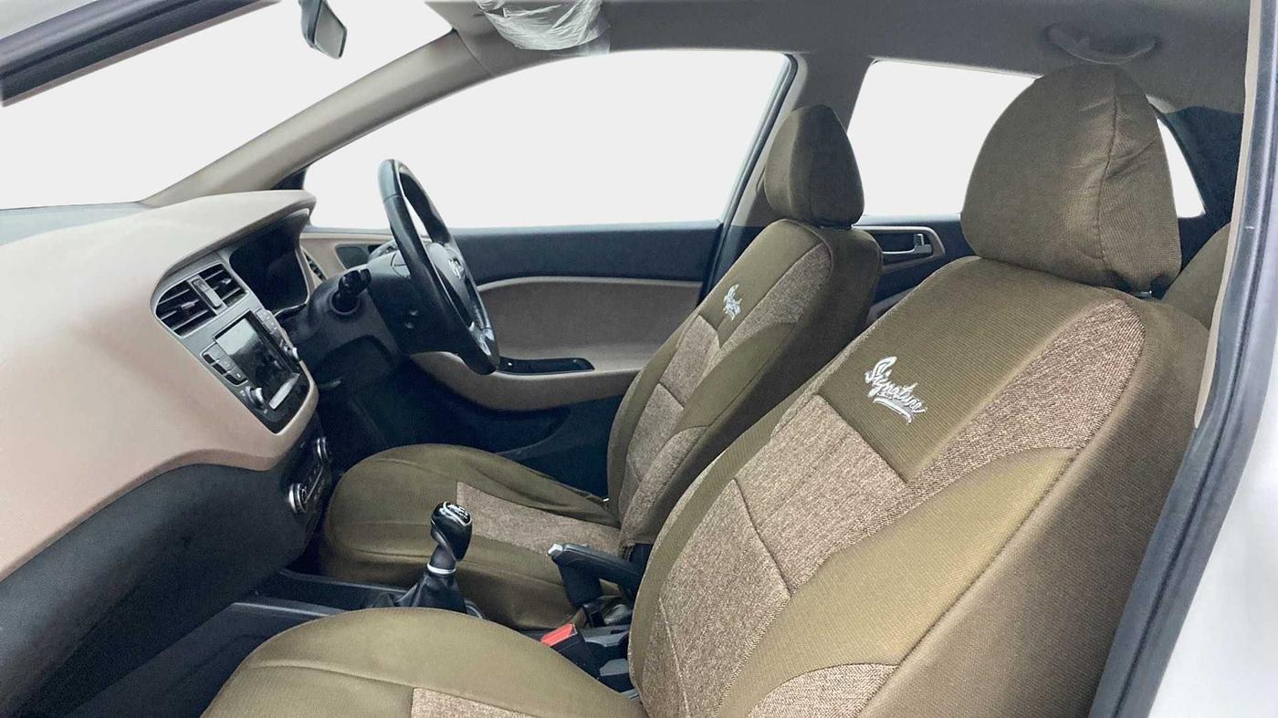 2018 Hyundai Elite i20 ASTA 1.4 CRDI (O), Diesel, Manual, 1,15,435 km, Right Side Front Door Cabin