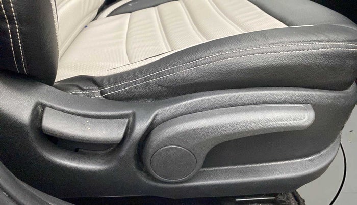 2018 Hyundai Elite i20 SPORTZ 1.2, Petrol, Manual, 49,587 km, Driver Side Adjustment Panel