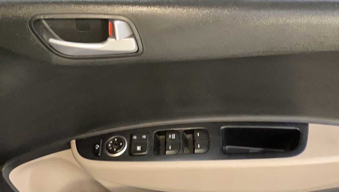 2017 Hyundai Grand i10 SPORTZ (O) AT 1.2 KAPPA VTVT, Petrol, Automatic, 25,157 km, Driver Side Door Panels Control