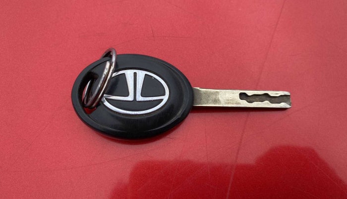 2021 Tata ALTROZ XE PETROL, Petrol, Manual, 29,527 km, Key Close Up
