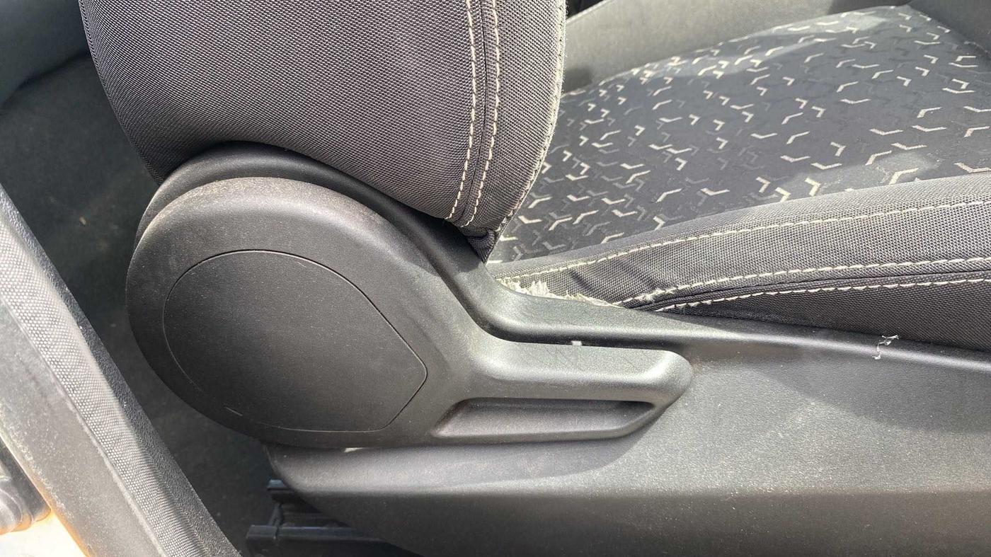 2022 Tata Tiago XT CNG, CNG, Manual, 37,334 km, Driver Side Adjustment Panel