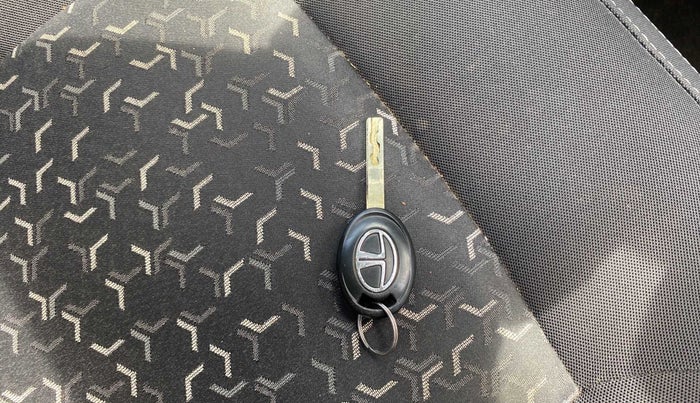 2022 Tata Tiago XT CNG, CNG, Manual, 37,334 km, Key Close Up