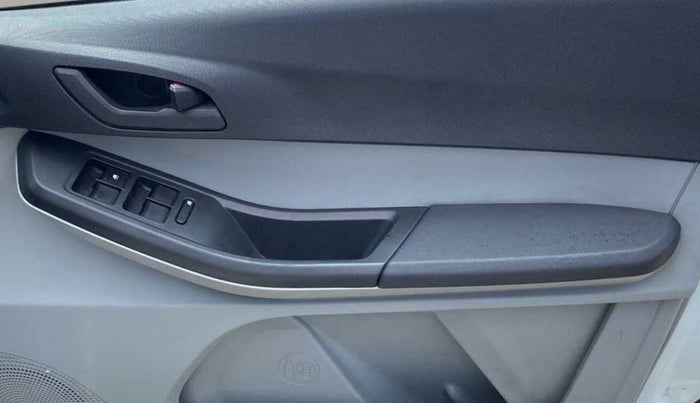 2022 Tata Tiago XT CNG, CNG, Manual, 37,334 km, Driver Side Door Panels Control