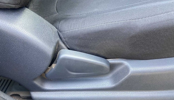 2016 Renault Kwid RXL, Petrol, Manual, 29,813 km, Driver Side Adjustment Panel