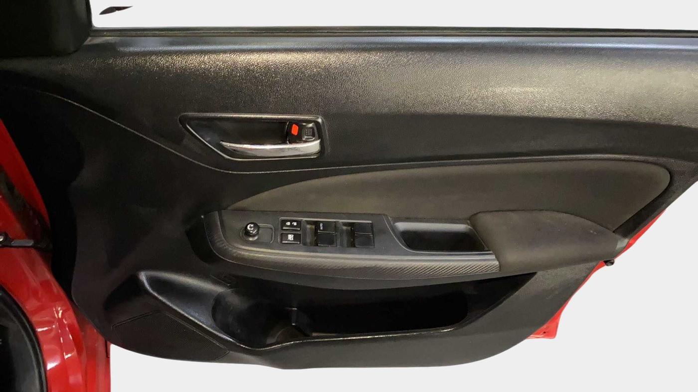 2020 Maruti Swift VXI, Petrol, Manual, 31,991 km, Driver Side Door Panels Control