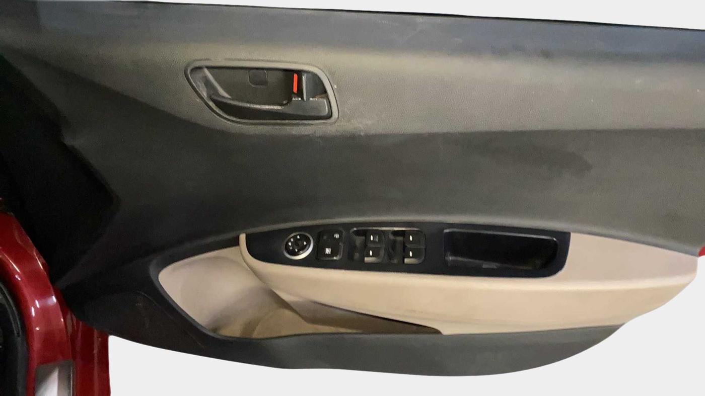 2017 Hyundai Grand i10 MAGNA AT 1.2 KAPPA VTVT, Petrol, Automatic, 66,369 km, Driver Side Door Panels Control