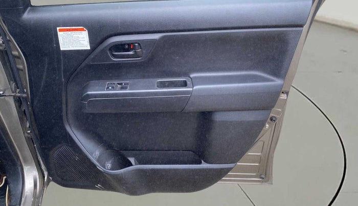 2019 Maruti New Wagon-R LXI CNG 1.0, CNG, Manual, 63,595 km, Driver Side Door Panels Control