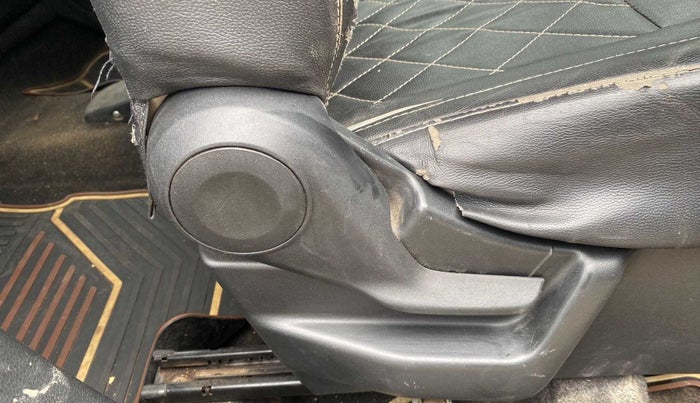 2019 Maruti New Wagon-R LXI CNG 1.0, CNG, Manual, 63,595 km, Driver Side Adjustment Panel
