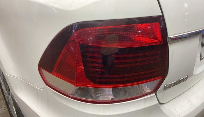 2018 Volkswagen Vento HIGHLINE PLUS 1.2 AT 16 ALLOY, Petrol, Automatic, 1,06,608 km, Left tail light - Minor scratches