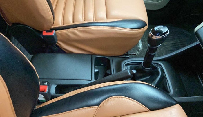 2019 Renault TRIBER RXT, Petrol, Manual, 49,290 km, Gear Lever
