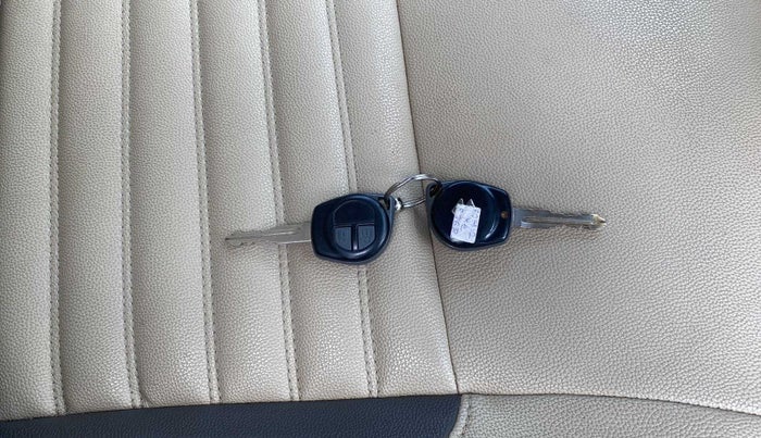 2013 Maruti Ertiga VXI CNG, CNG, Manual, 69,165 km, Key Close Up
