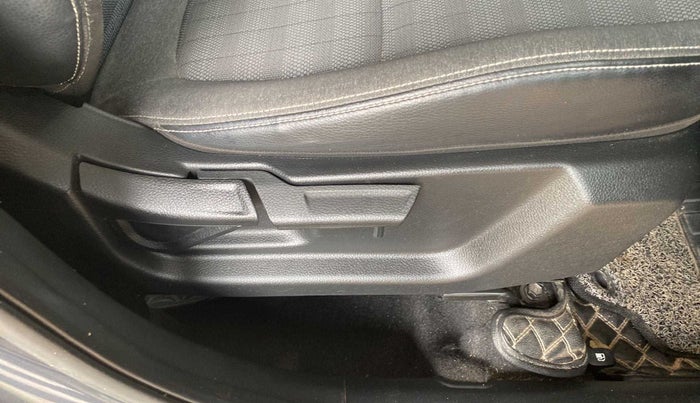 2022 KIA SONET HTK PLUS 1.2, Petrol, Manual, 26,871 km, Driver Side Adjustment Panel