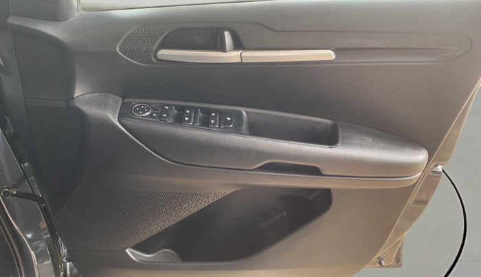 2022 KIA SONET HTK PLUS 1.2, Petrol, Manual, 26,871 km, Driver Side Door Panels Control