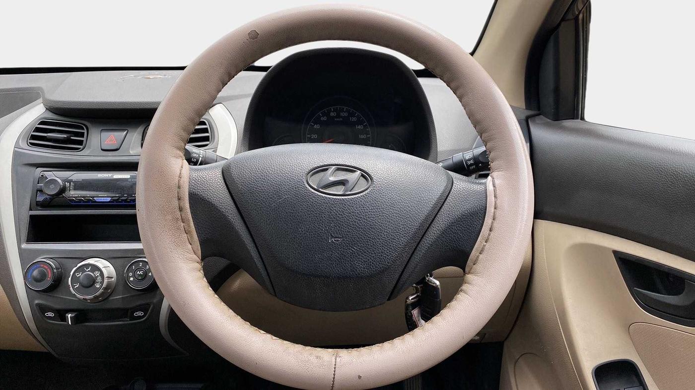 2018 Hyundai Eon ERA +, Petrol, Manual, 82,830 km, Steering Wheel Close Up